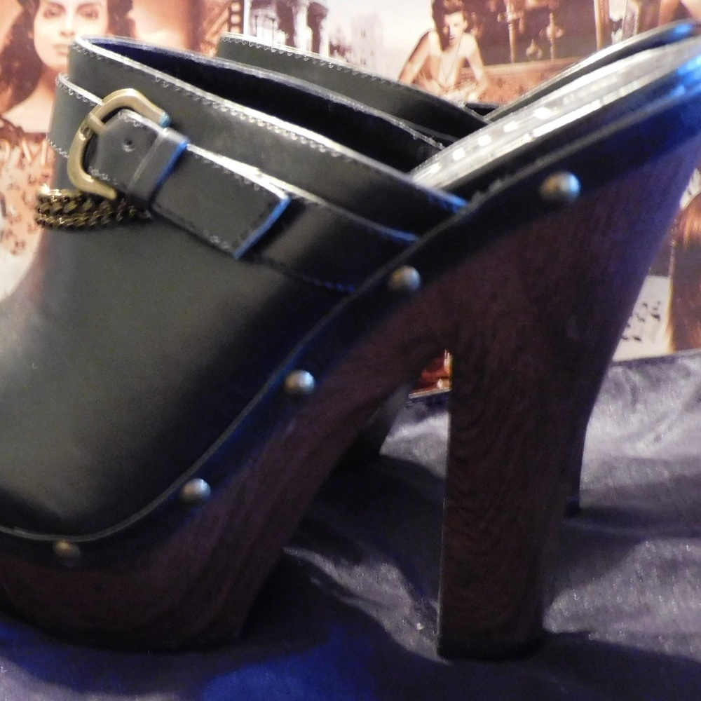 BUCCO CLOGS  NEW